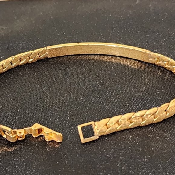 Vintage Avon Gold Tone Metal Chain Bracelet - Picture 2 of 7